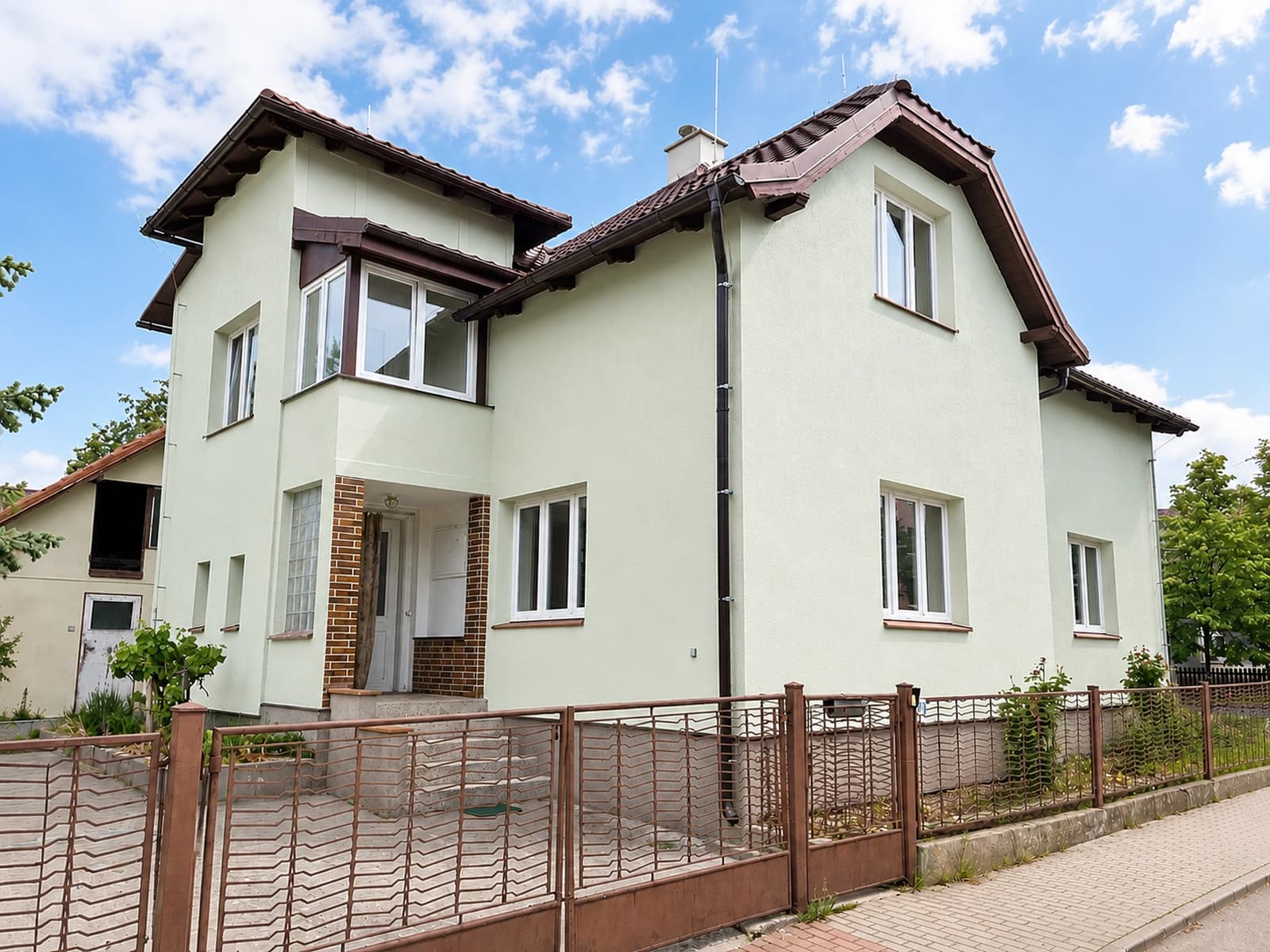 Prostorný byt 3+1 v Bělé pod Bezdězem